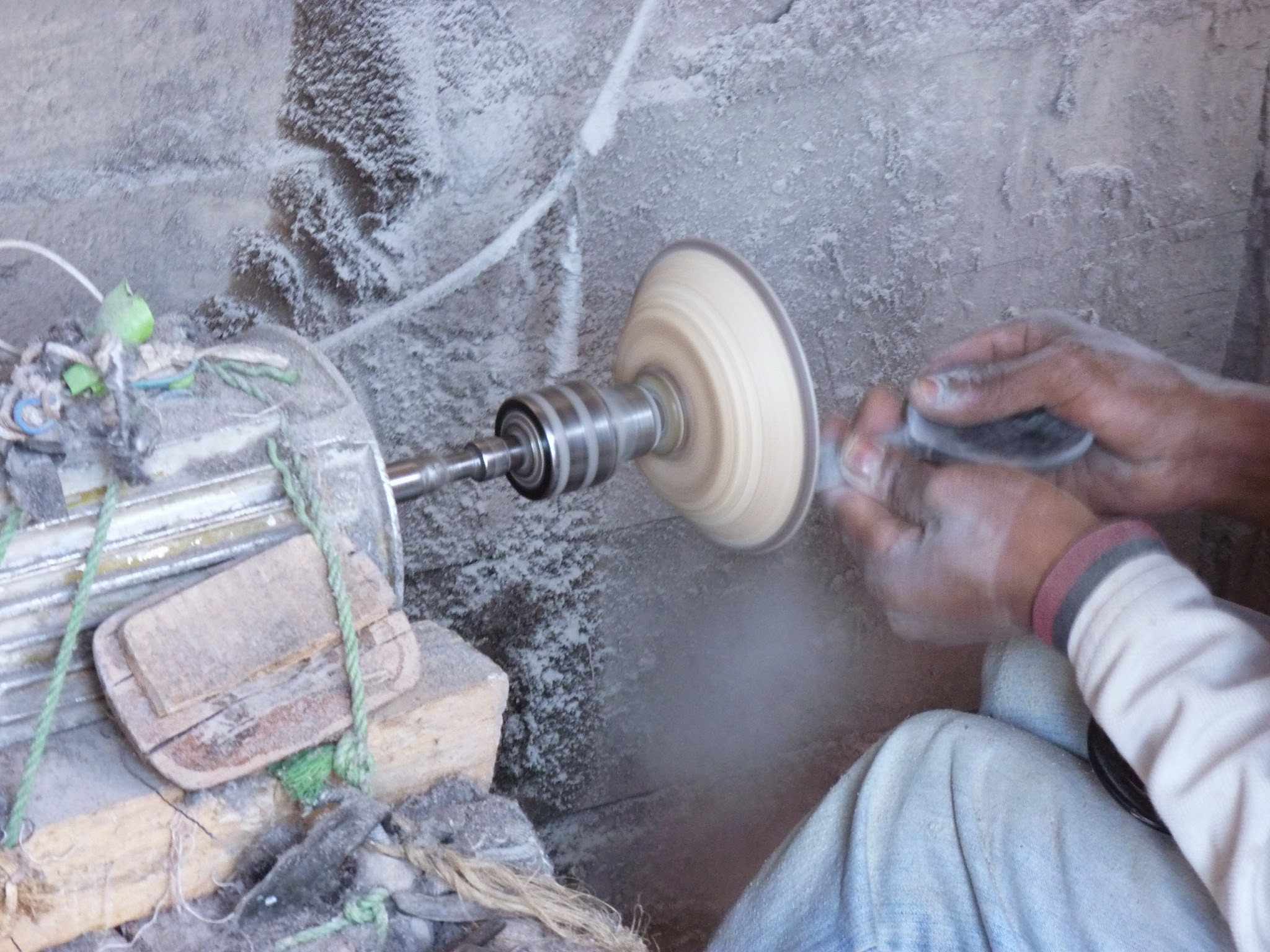 Le travail de la corne de zébu - Art de Madagascar