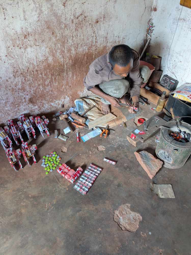 Fabrication de la miniature - Art de Madagascar Fabrication de la miniature - Art de Madagascar