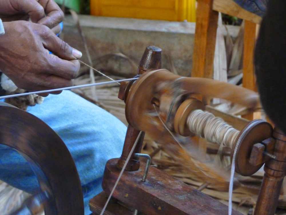 Bobinage de la soie - Art de Madagascar