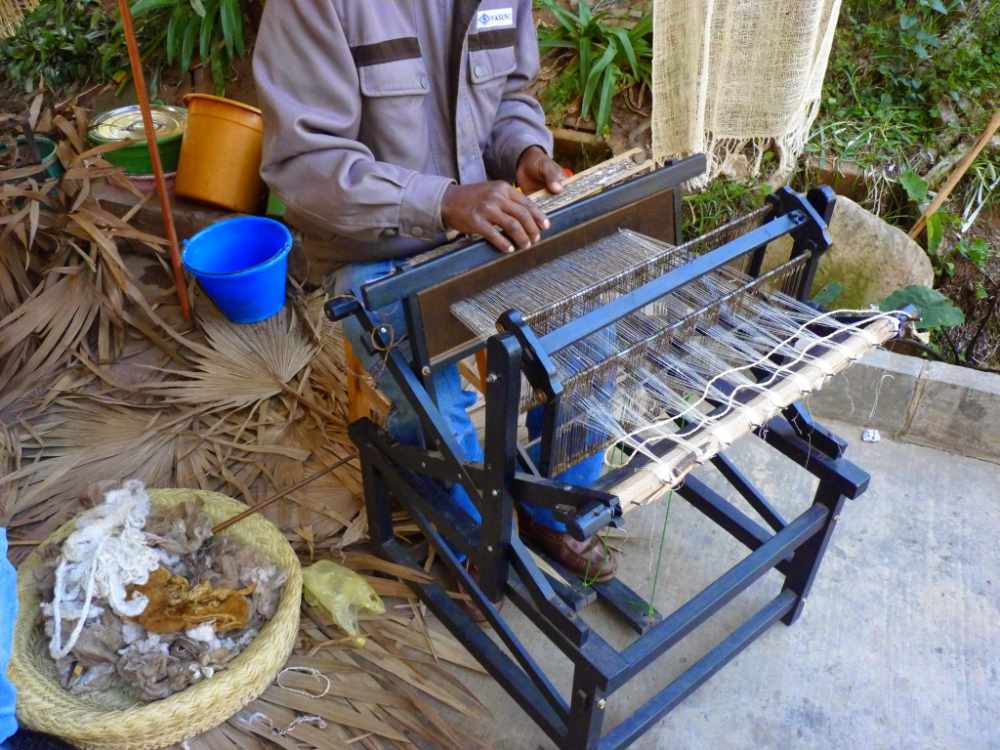 Tissage de la soie - Art de Madagascar