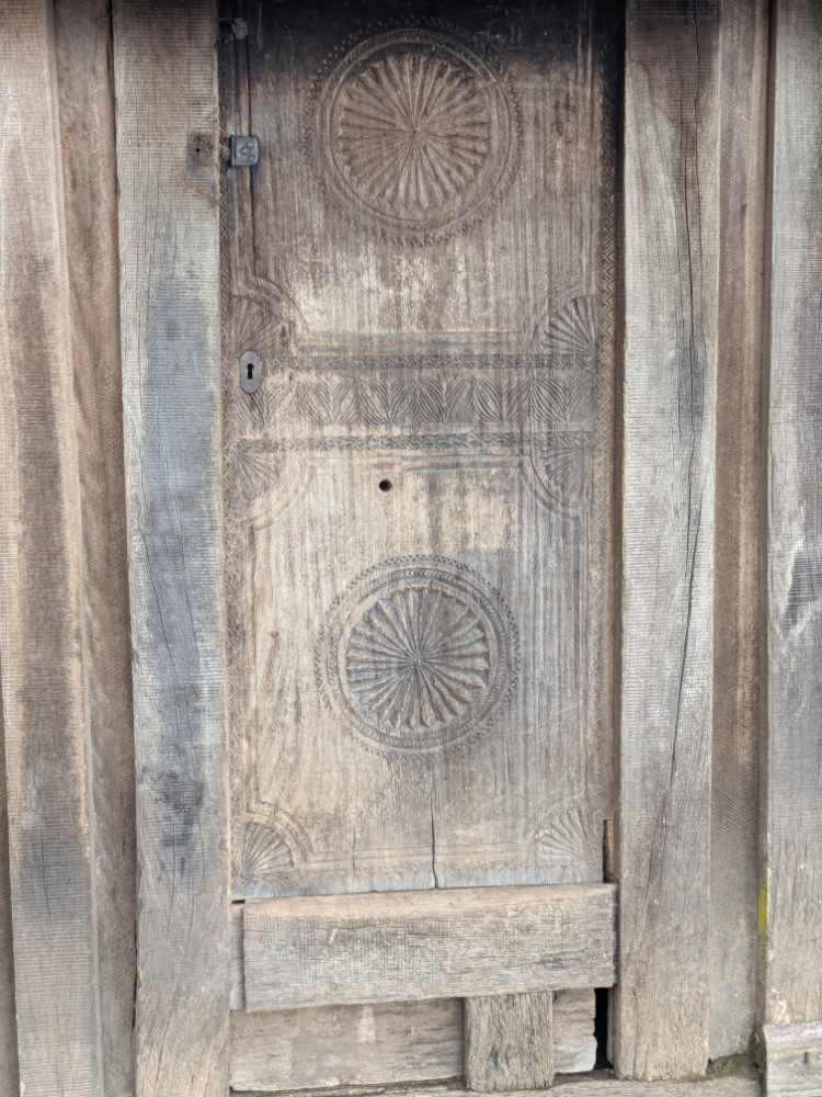 Porte de maison Zafimaniry sculptée - Art de Madagascar Porte de maison Zafimaniry sculptée - Art de Madagascar